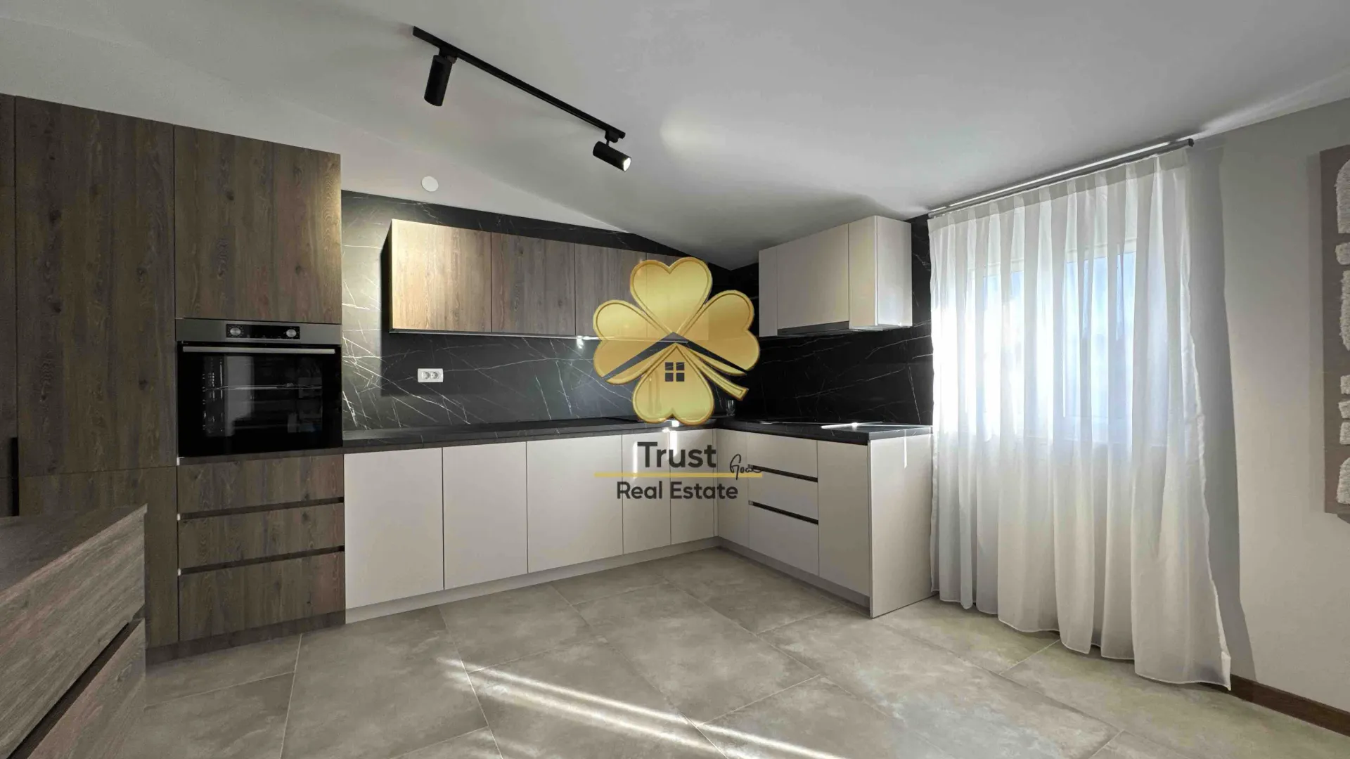 Izdavanje, kuća, 180m², Vranići, Podgorica