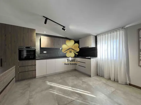 Izdavanje, kuća, 180m², Vranići, Podgorica - image 9