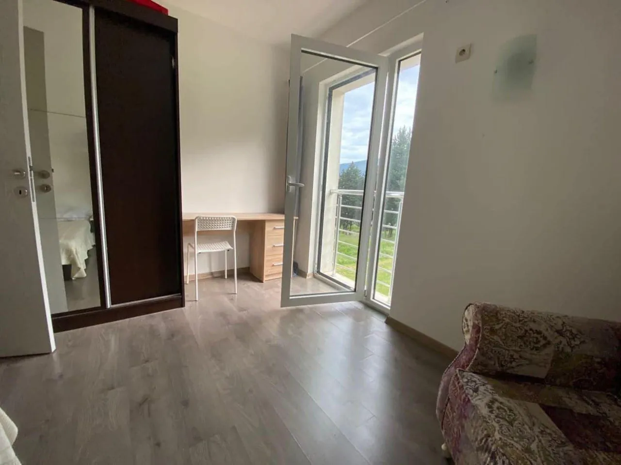 Izdavanje, trosoban stan, 100m², Baošići, Herceg Novi