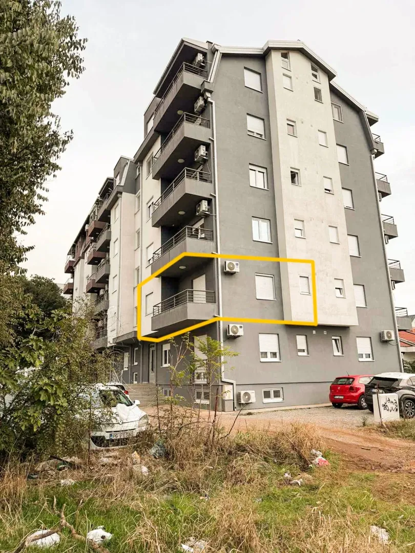 Exterior view of an apartment building with a highlighted section.