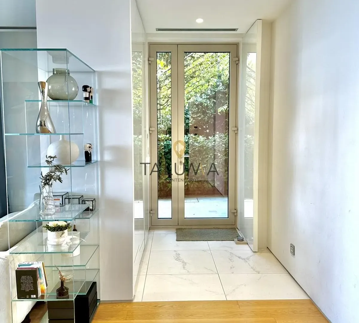 Prodaja, dvosoban stan, 159m², Centar, Budva