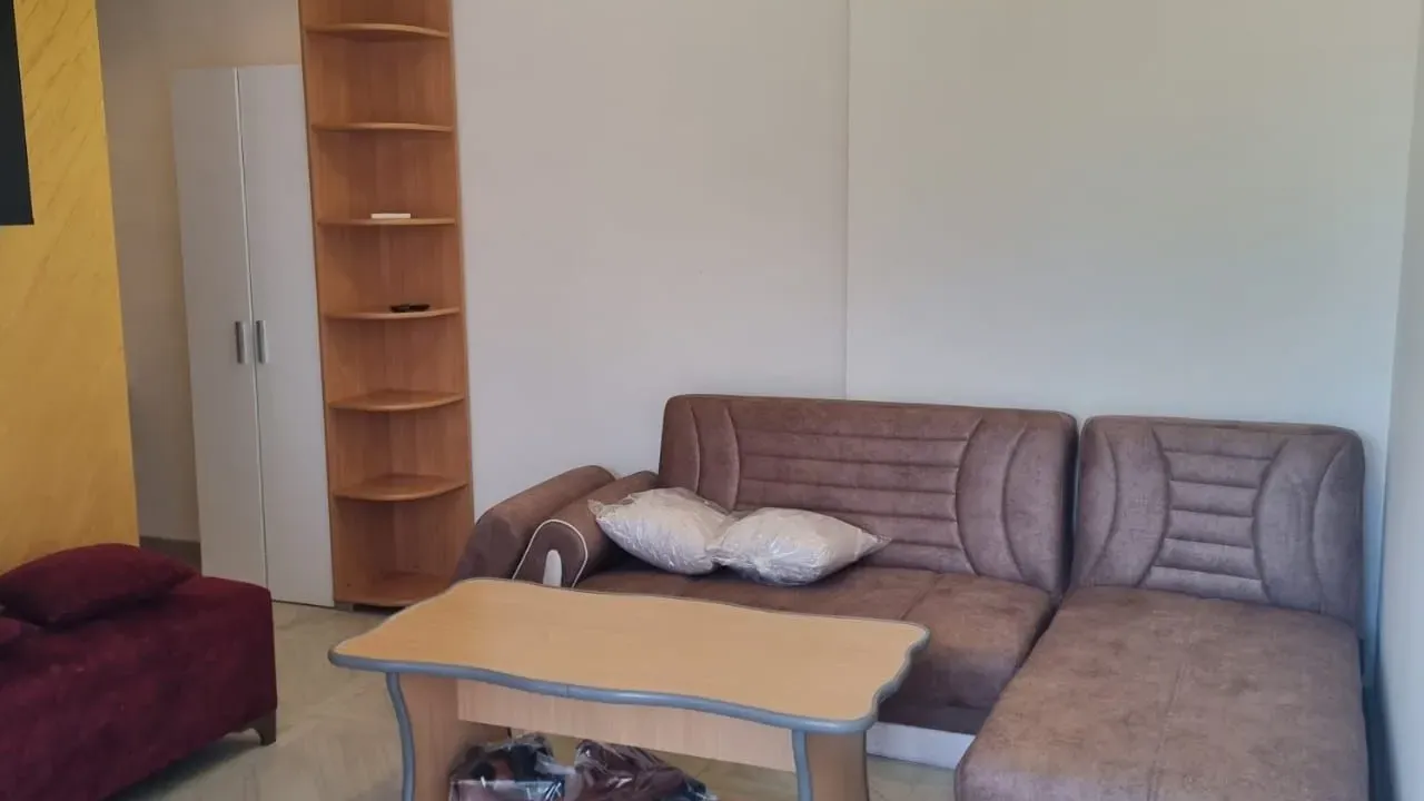 Izdavanje, jednosoban stan, 40m², Tološi, Podgorica