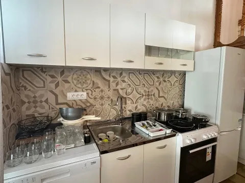 Izdavanje, trosoban stan, 200m², Centar, Tivat - image 5