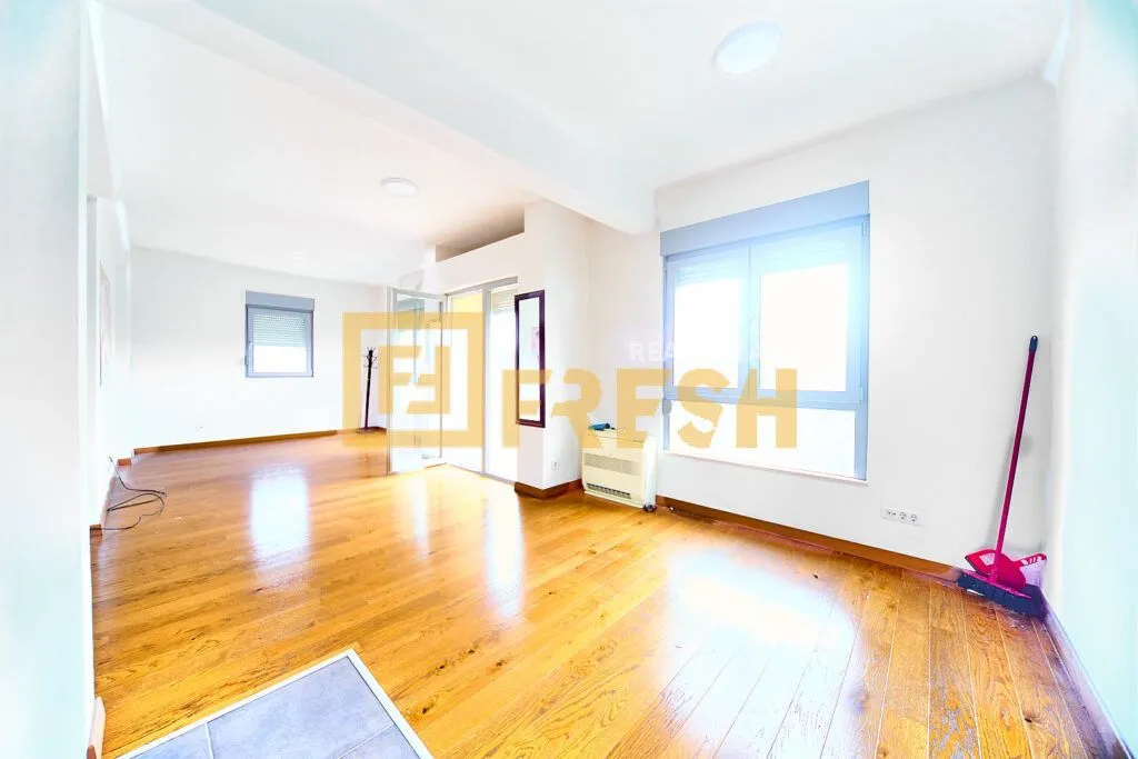 Rent, office space, 85m², Krivi Most, Podgorica