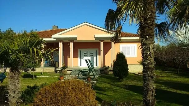 Izdavanje, kuća, 400m², Donja Gorica, Podgorica