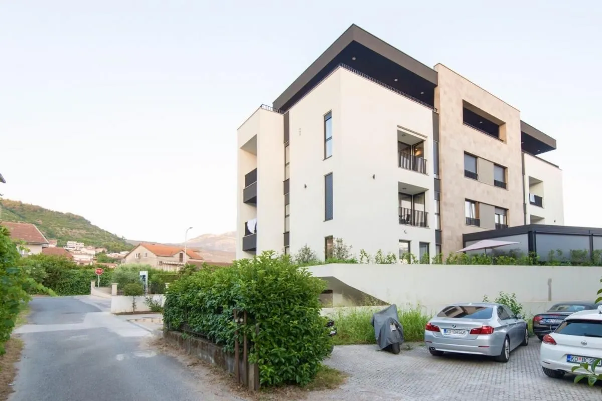 Rent, one bedroom apartment, 48m², Tivat, Crna Gora