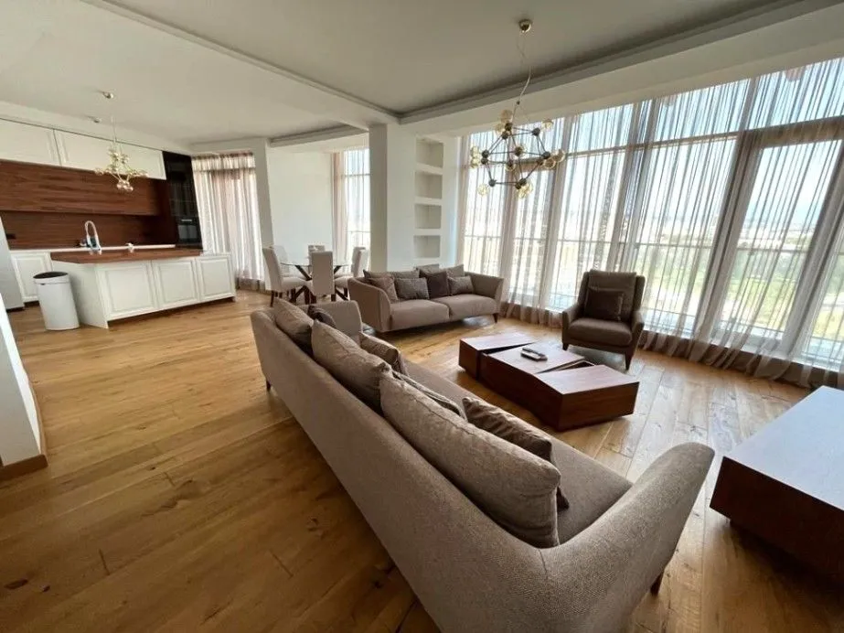 Izdavanje, dvosoban stan, 159m², Kod Capital Plaze, Podgorica