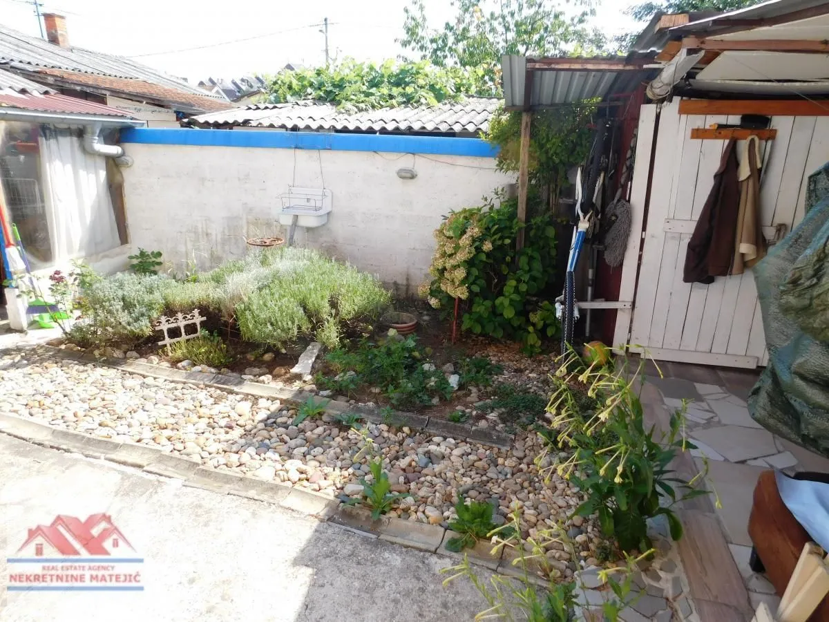 Prodaja, dvosoban stan, 65m², Centralna radionica, Kragujevac
