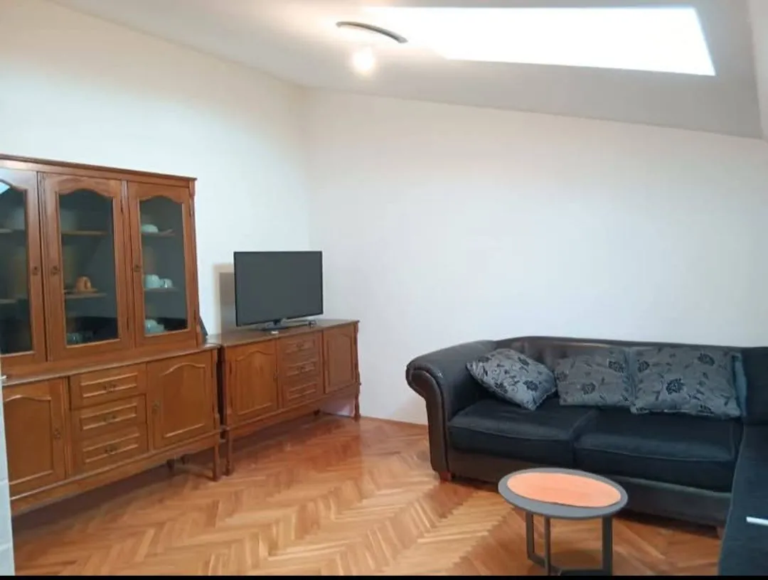 Izdavanje, garsonjera, 25m², Stara Varoš, Podgorica
