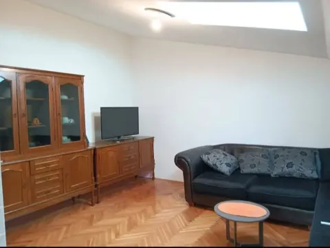 Izdavanje, garsonjera, 25m², Stara Varoš, Podgorica - image 6