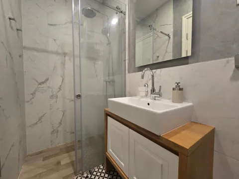 Izdavanje, trosoban stan, 95m², City Kvart, Podgorica - image 12