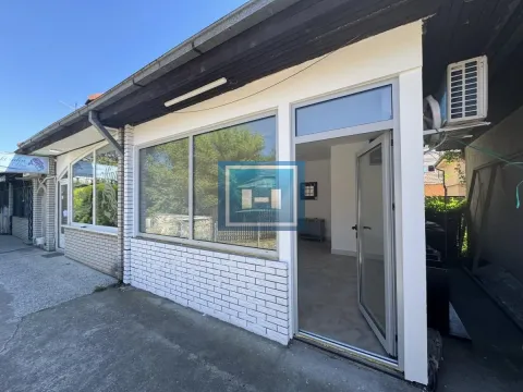 Izdavanje, poslovni prostor, 24m², Centar, Ćuprija - image 2
