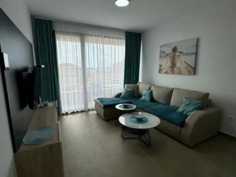 Sale, one bedroom apartment, 52m², Bečići, Budva - image 1
