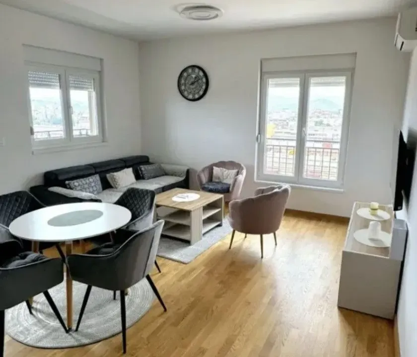 Izdavanje, dvosoban stan, 70m², Stari Aerodrom, Podgorica