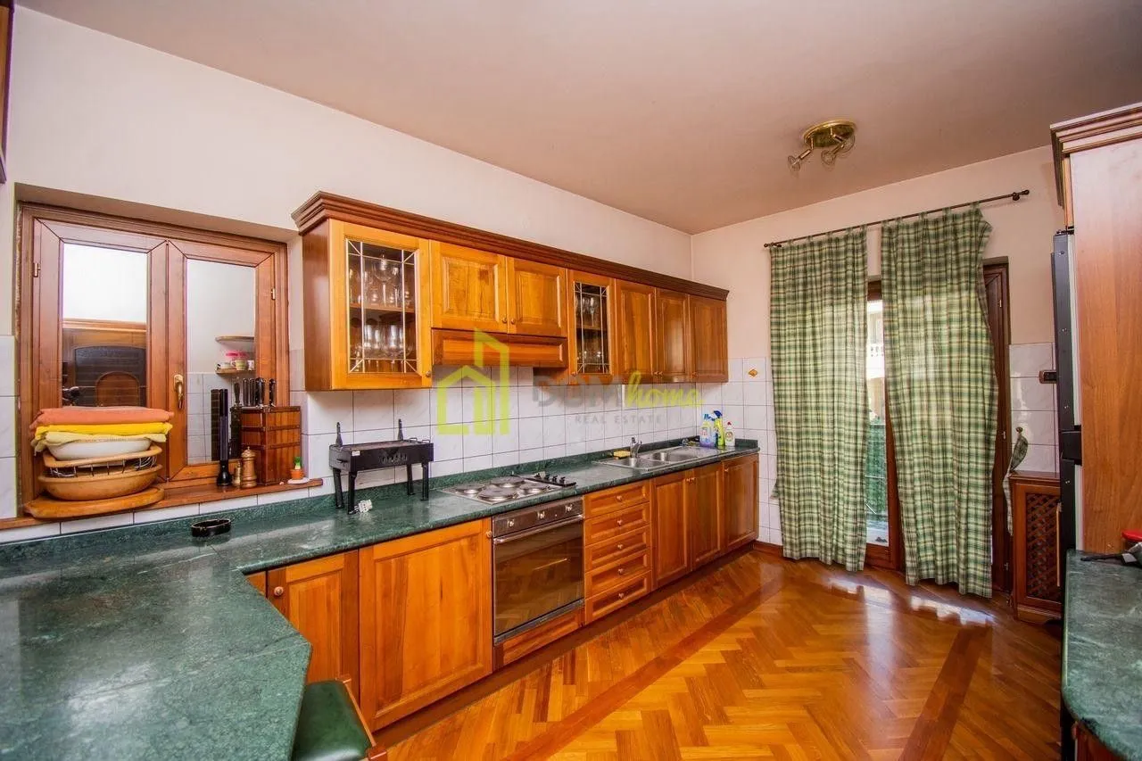 Prodaja, kuća, 750m², Pod Goricom, Podgorica
