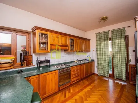 Sale, house, 750m², Pod Goricom, Podgorica - image 9