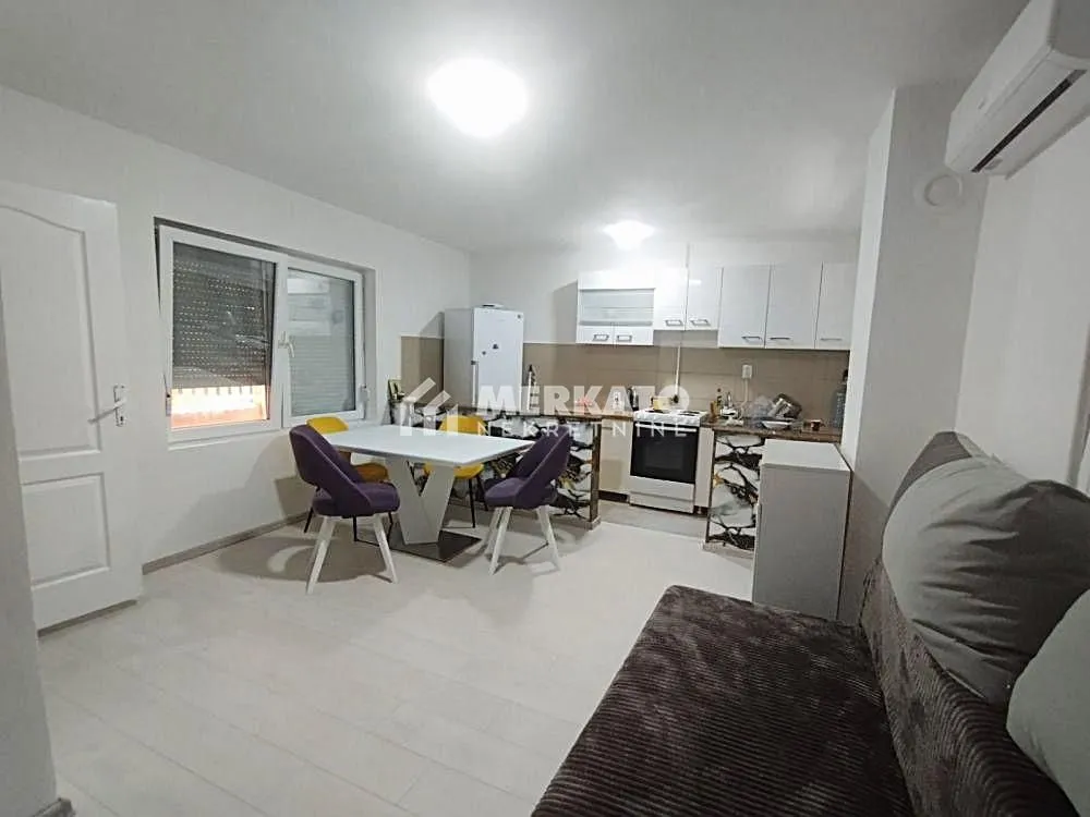 Izdavanje, trosoban stan, 55m², Centar, Zrenjanin
