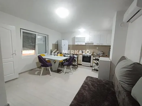Izdavanje, trosoban stan, 55m², Centar, Zrenjanin - image 6