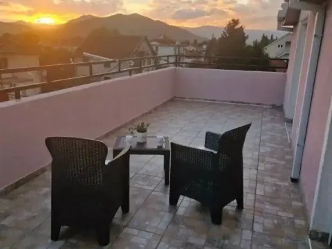 Izdavanje, dvosoban stan, 115m², Tološi, Podgorica - image 9