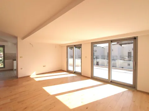 Sale, studio apartment, 171m², Petrovac, Budva - image 4