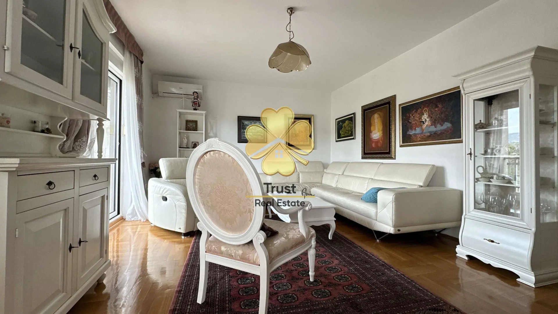 Izdavanje, trosoban stan, 100m², Blok 9, Podgorica