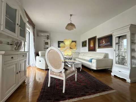 Izdavanje, trosoban stan, 100m², Blok 9, Podgorica - image 2