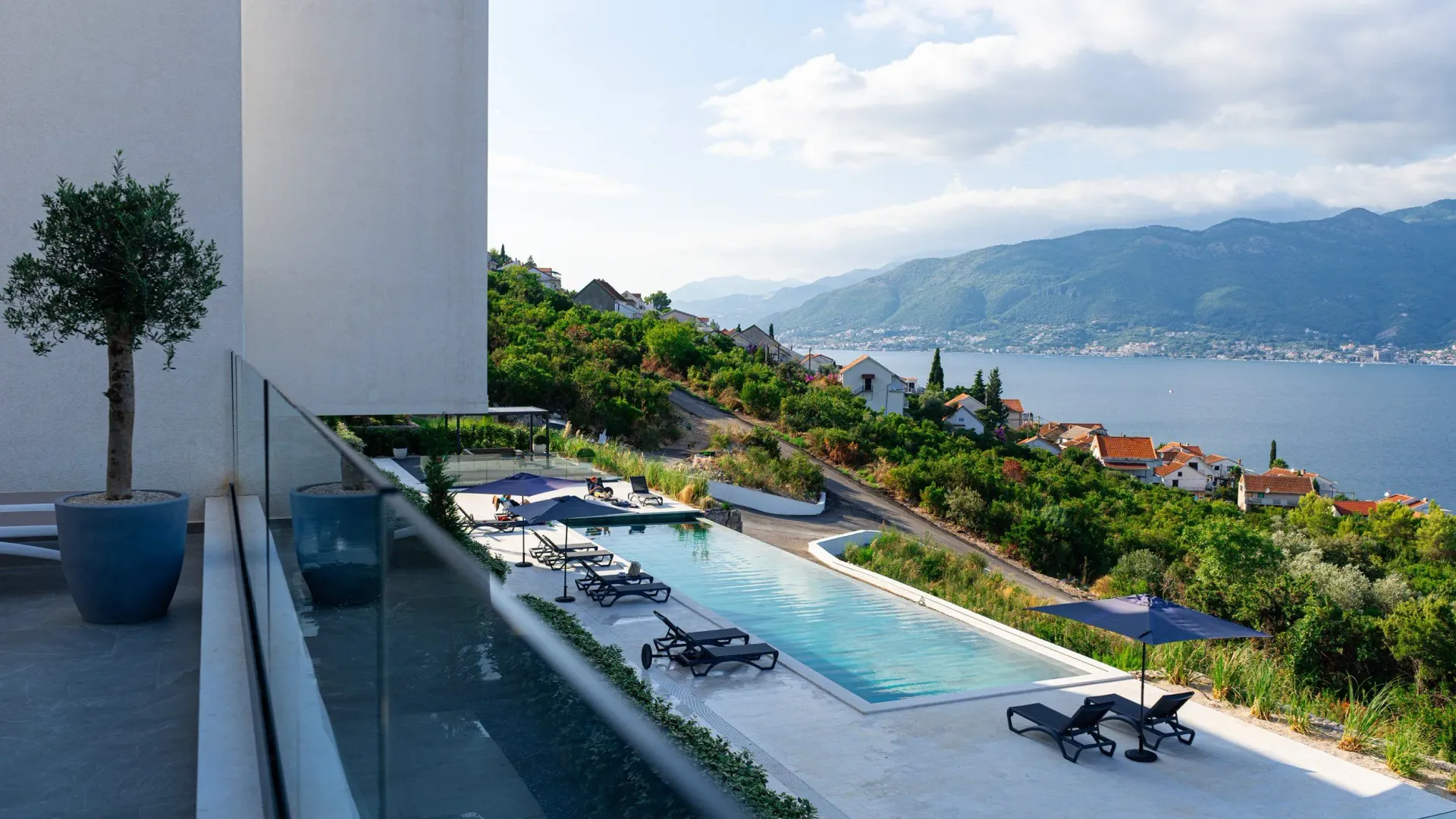 Rent, one bedroom apartment, 68m², Krašići, Tivat