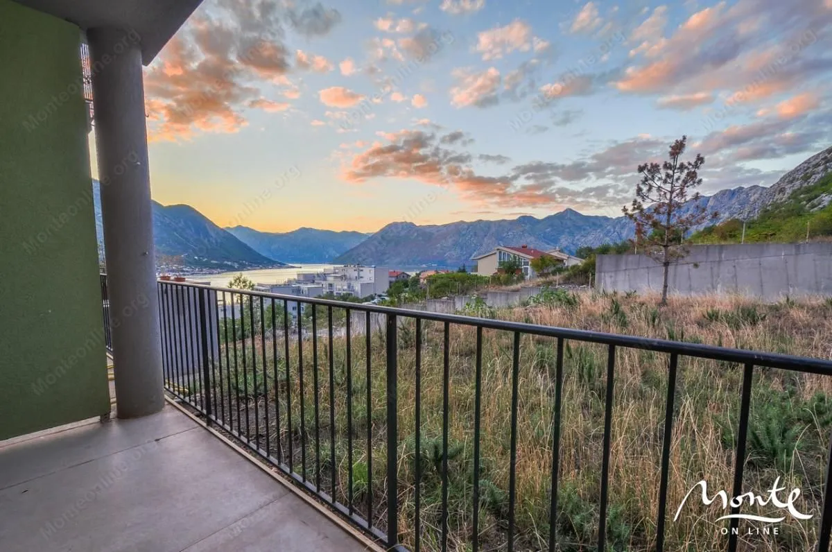 Sale, two bedroom apartment, 75m², Dobrota, Kotor