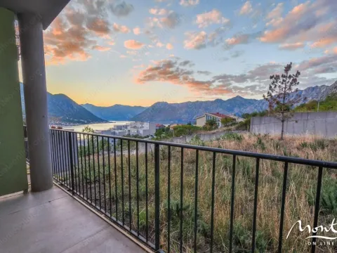 Prodaja, dvosoban stan, 75m², Dobrota, Kotor