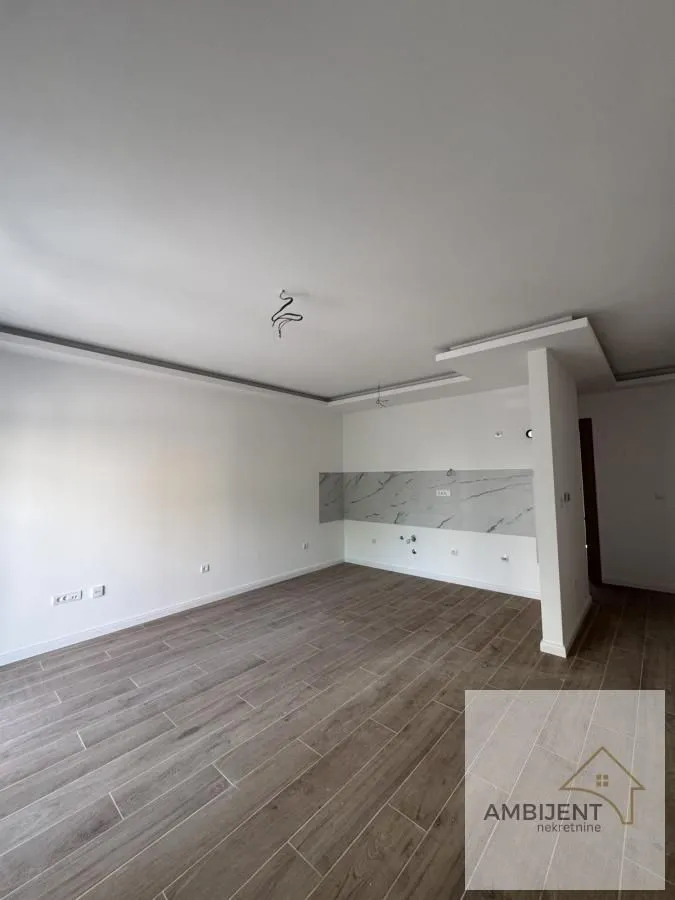 Prodaja, dvosoban stan, 43m², Centar, Inđija