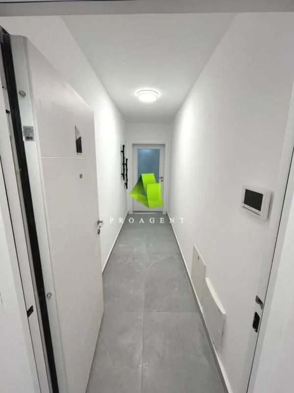 Rent, office space, 55m², Medijana, Niš