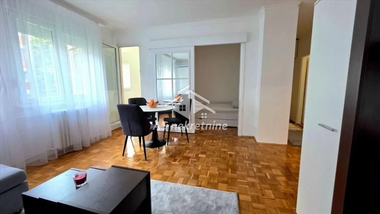 Izdavanje, dvosoban stan, 46m², Slavija, Vračar Sve Podlokacije