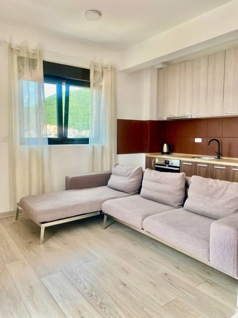 Rent, one bedroom apartment, 41m², Centar, Budva