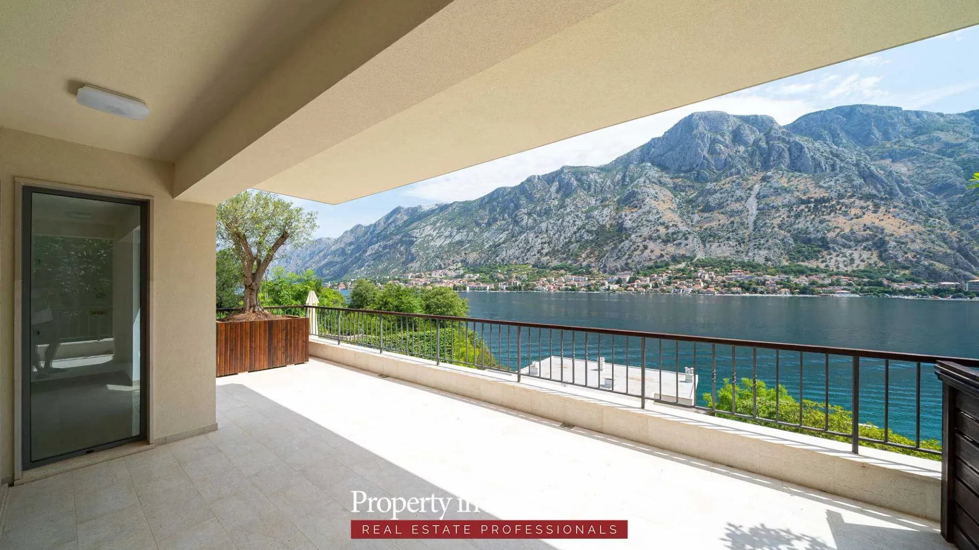Prodaja, kuća, 520m², Muo, Kotor