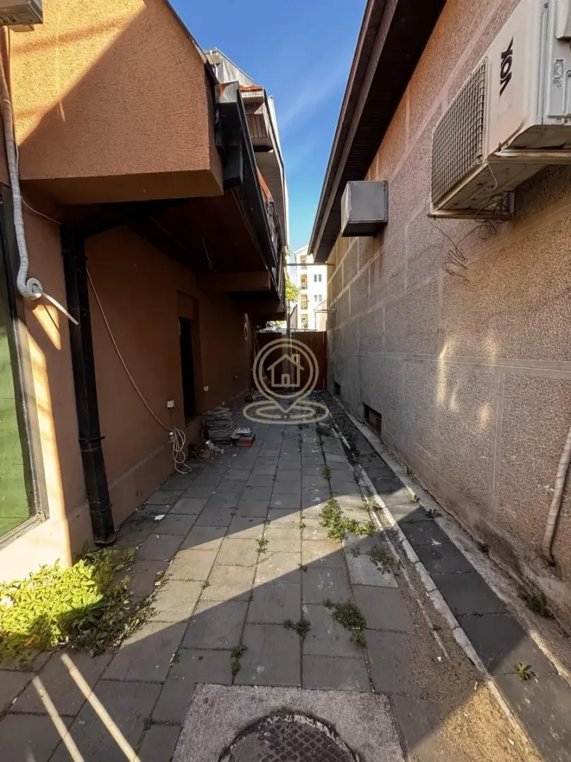 Rent, office space, 87m², Medijana, Niš
