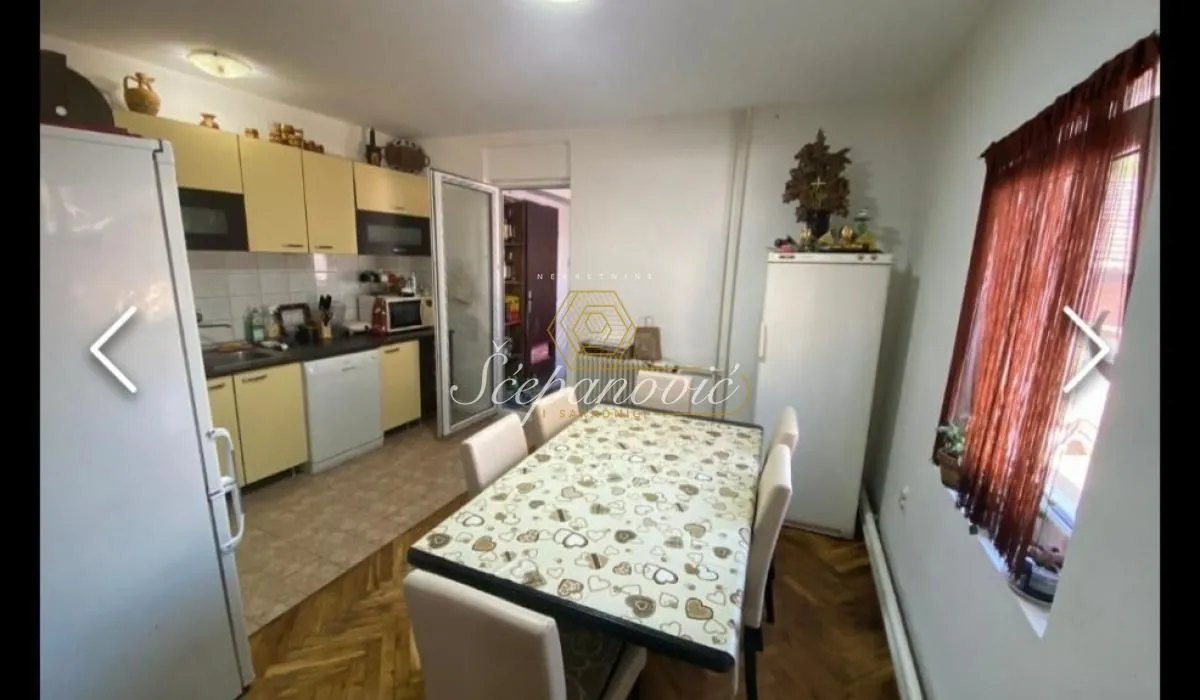 Prodaja, kuća, 209m², Futog, Novi Sad Sve Podlokacije