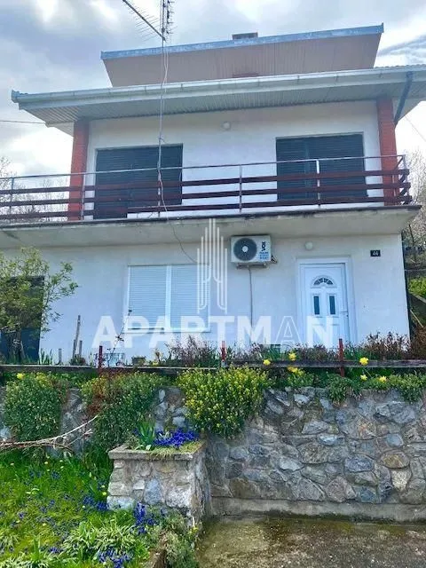 Prodaja, kuća, 330m², Centar, Topola