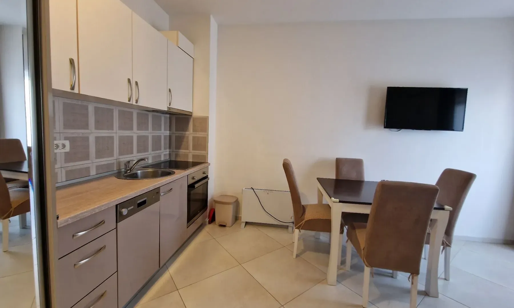 Rent, one bedroom apartment, 45m², Bečići, Budva