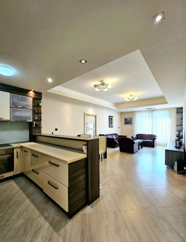 Prodaja, trosoban stan, 90m², Budva, Crna Gora
