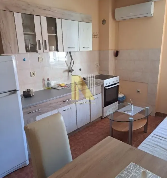 Izdavanje, dvosoban stan, 41m², Bulevar Oslobodjenja, Novi Sad Sve Podlokacije