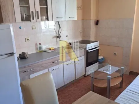 Izdavanje, dvosoban stan, 41m², Bulevar Oslobodjenja, Novi Sad Sve Podlokacije