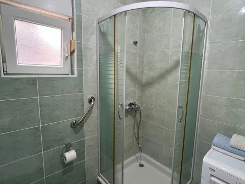 Izdavanje, dvosoban stan, 52m², Kalimanj, Tivat - image 7