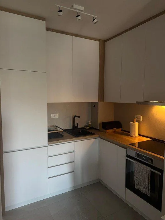 Izdavanje, jednosoban stan, 40m², Central Point, Podgorica