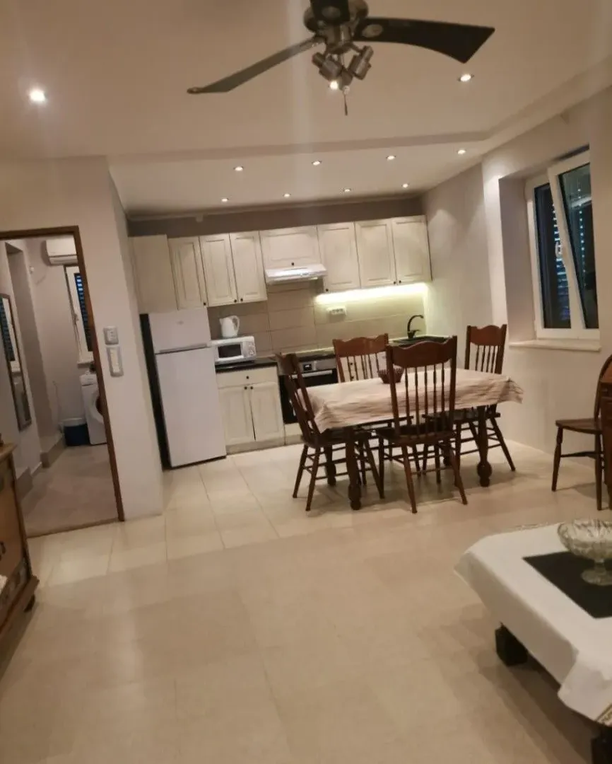 Izdavanje, dvosoban stan, 80m², Mažina, Tivat