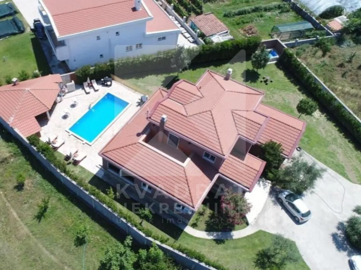 Rent, house, 330m², Golubovci, Podgorica