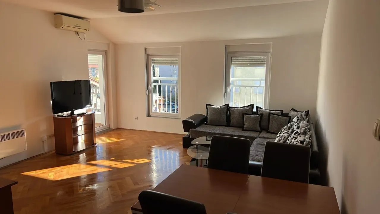 Rent, four bedroom apartment, 87m², Blok 9, Podgorica