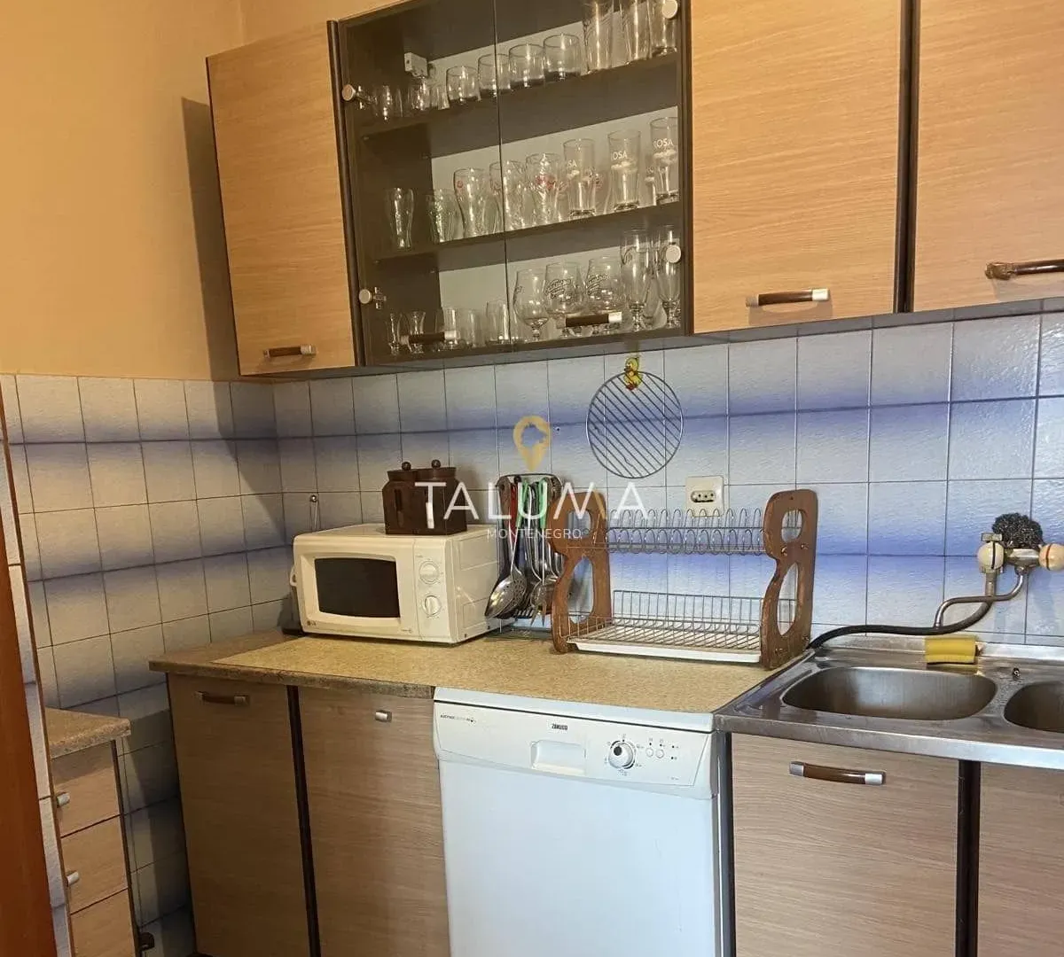 Prodaja, dvosoban stan, 76m², Centar, Cetinje