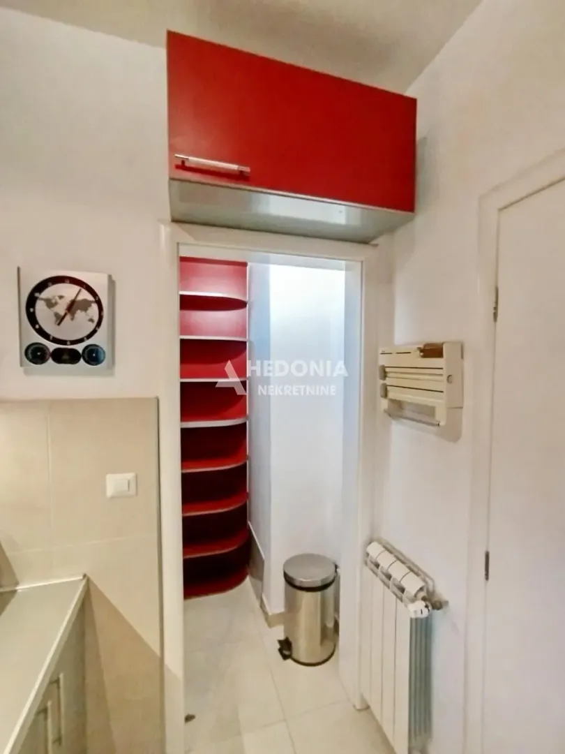 Prodaja, trosoban stan, 85m², Crveni Krst, Beograd
