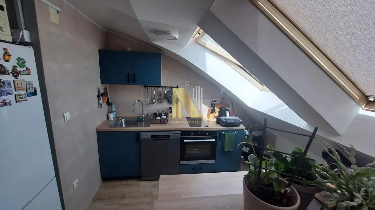 Prodaja, četvorosoban stan, 90m², Petrovaradin, Novi Sad