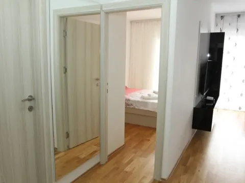 Izdavanje, jednosoban stan, 43m², Lazi, Budva - image 9